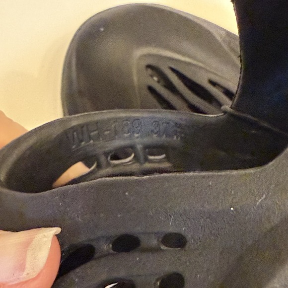 4 Toddler Foam Running Shoes, black New without tag. Unbranded Trendy ~ READ - Picture 2 of 6